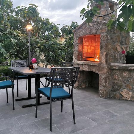 Apartments Marija & Anton Малинска Экстерьер фото