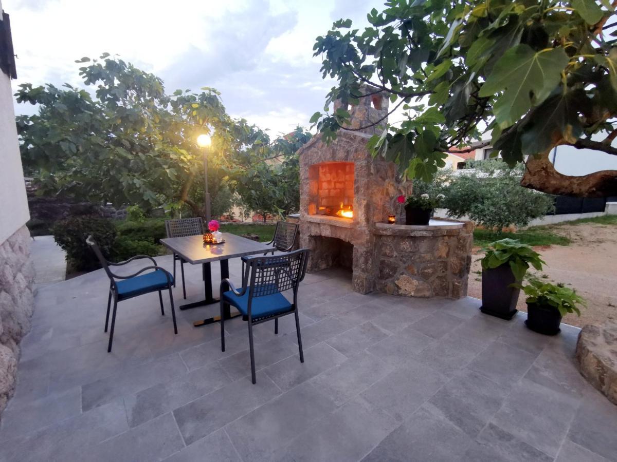 Apartments Marija & Anton Малинска Экстерьер фото