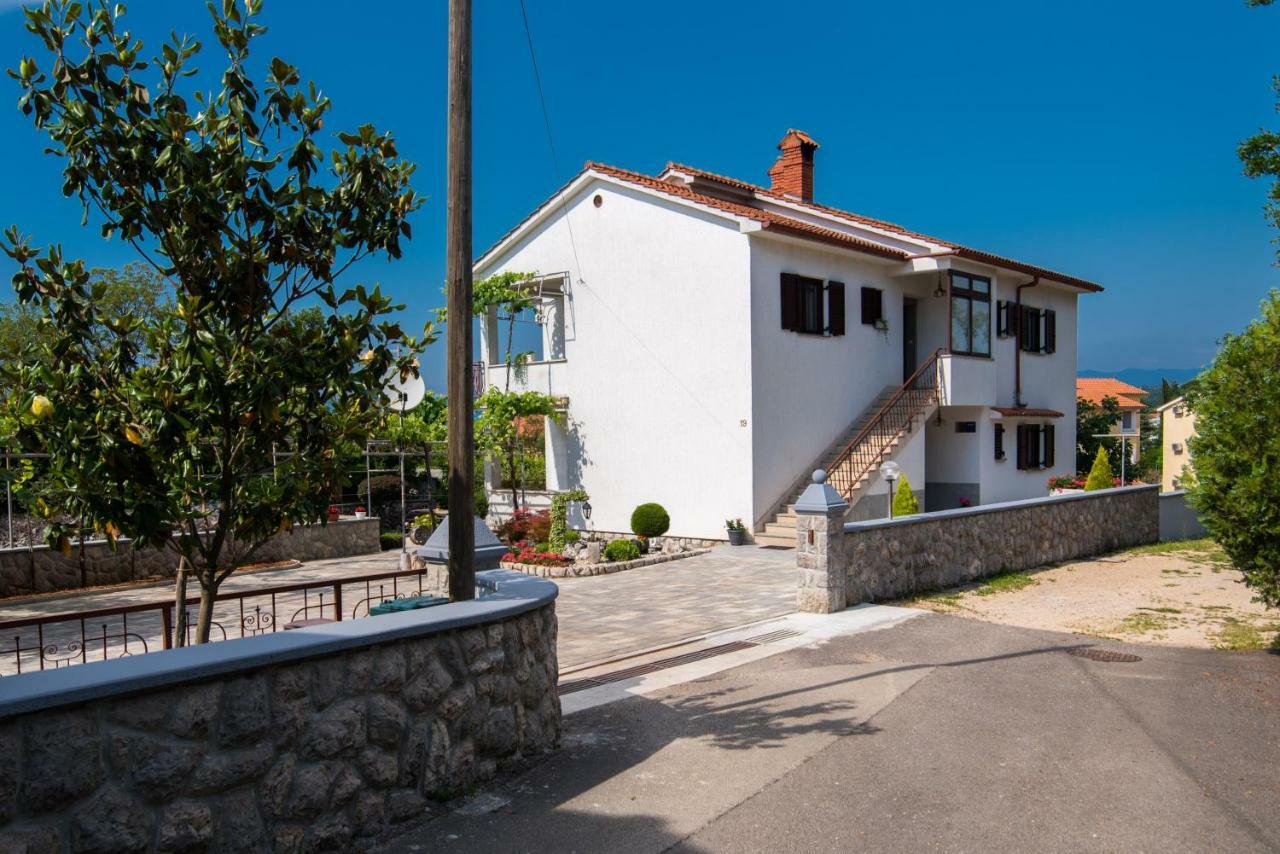 Apartments Marija & Anton Малинска Экстерьер фото
