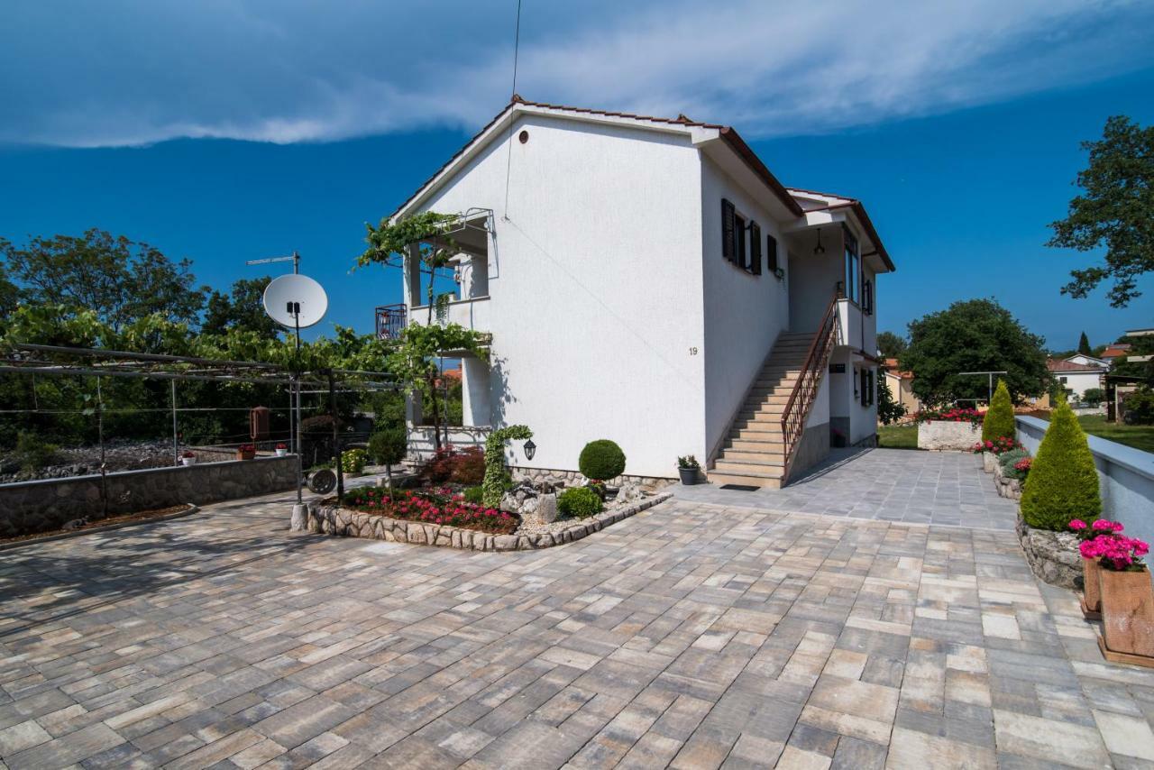 Apartments Marija & Anton Малинска Экстерьер фото