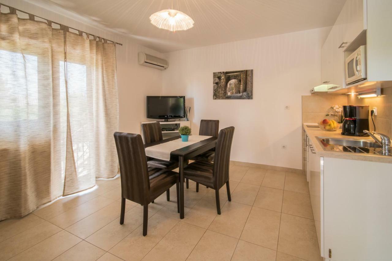 Apartments Marija & Anton Малинска Экстерьер фото