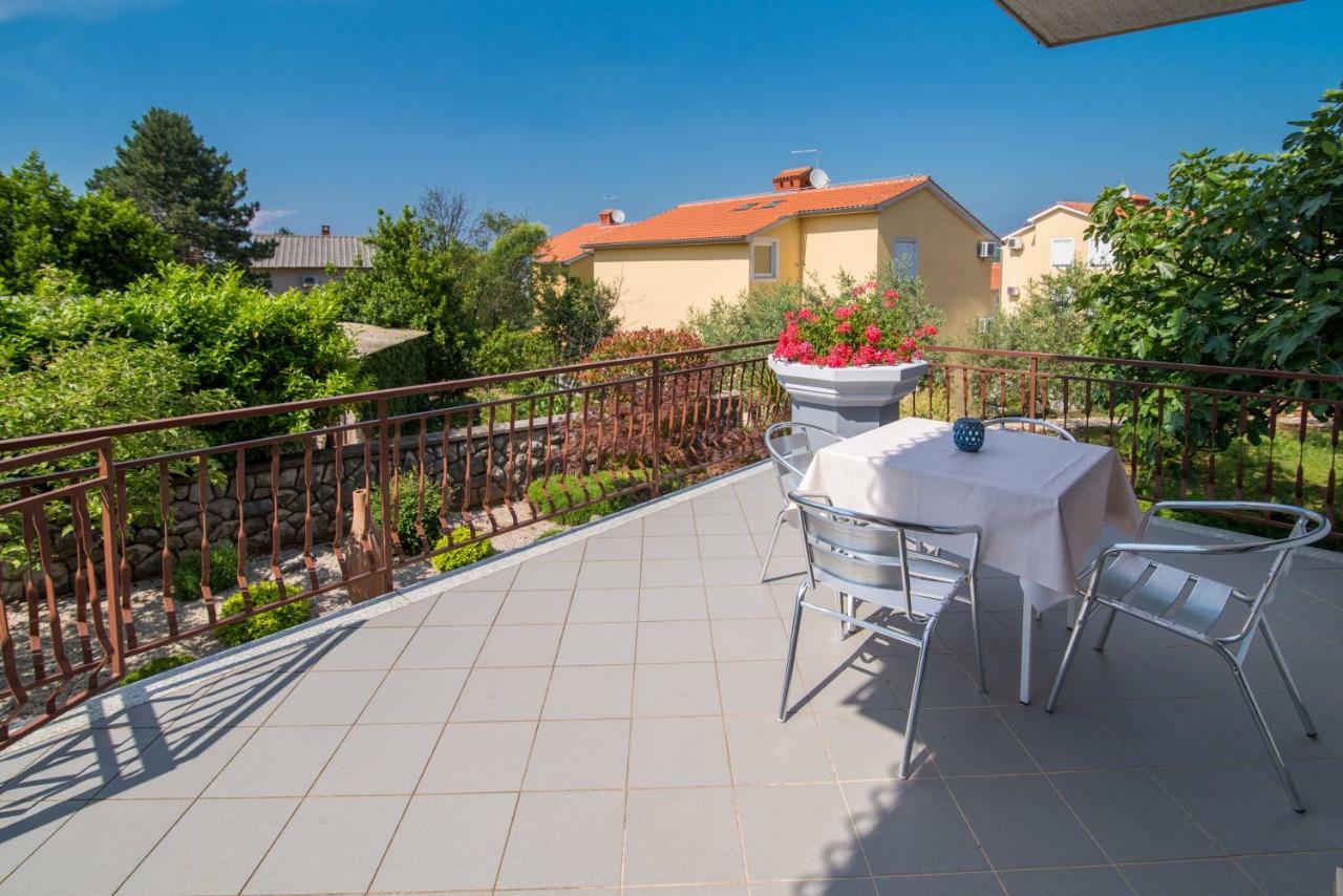 Apartments Marija & Anton Малинска Экстерьер фото