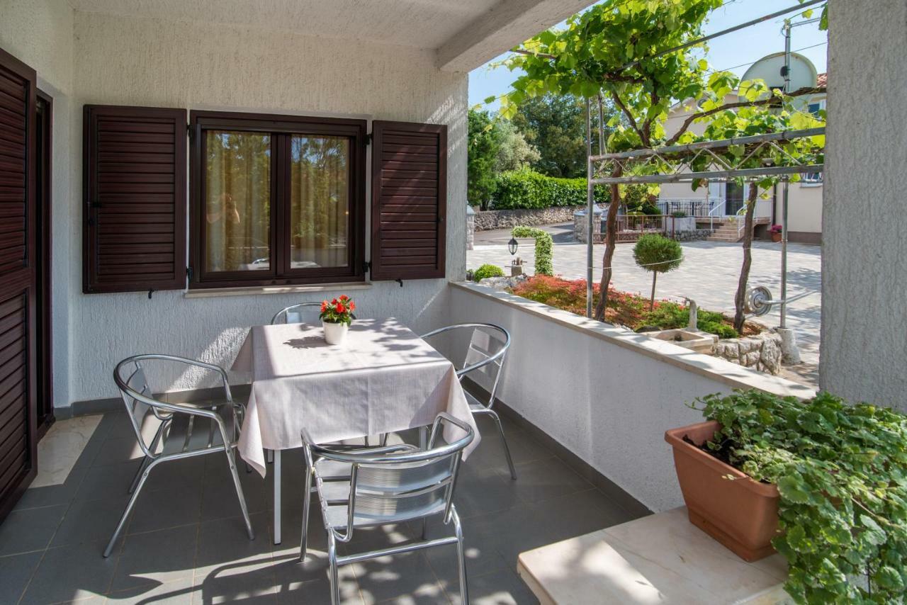 Apartments Marija & Anton Малинска Экстерьер фото