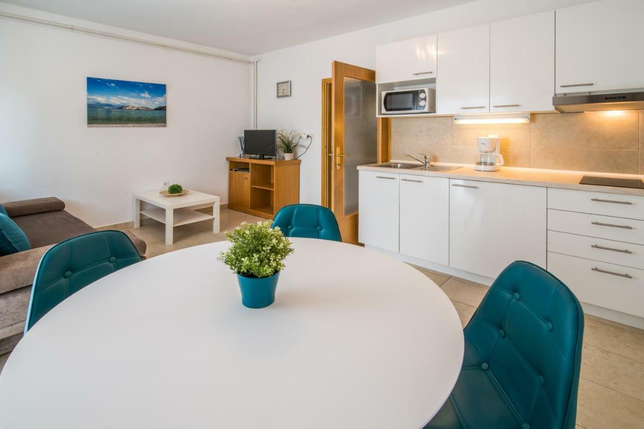 Apartments Marija & Anton Малинска Экстерьер фото