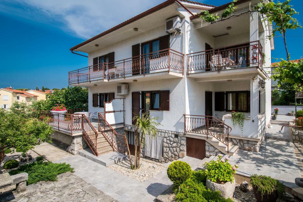 Apartments Marija & Anton Малинска Экстерьер фото