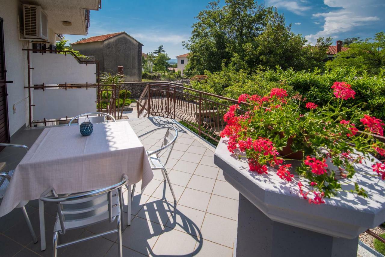 Apartments Marija & Anton Малинска Экстерьер фото