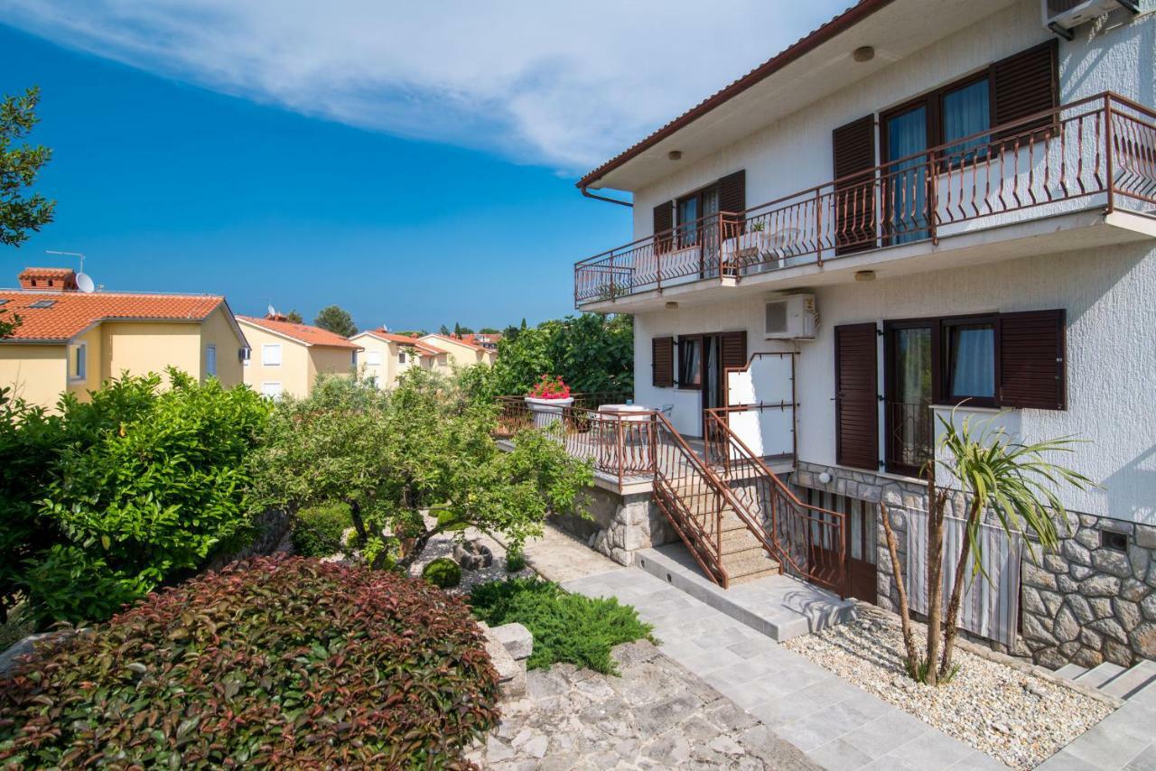 Apartments Marija & Anton Малинска Экстерьер фото