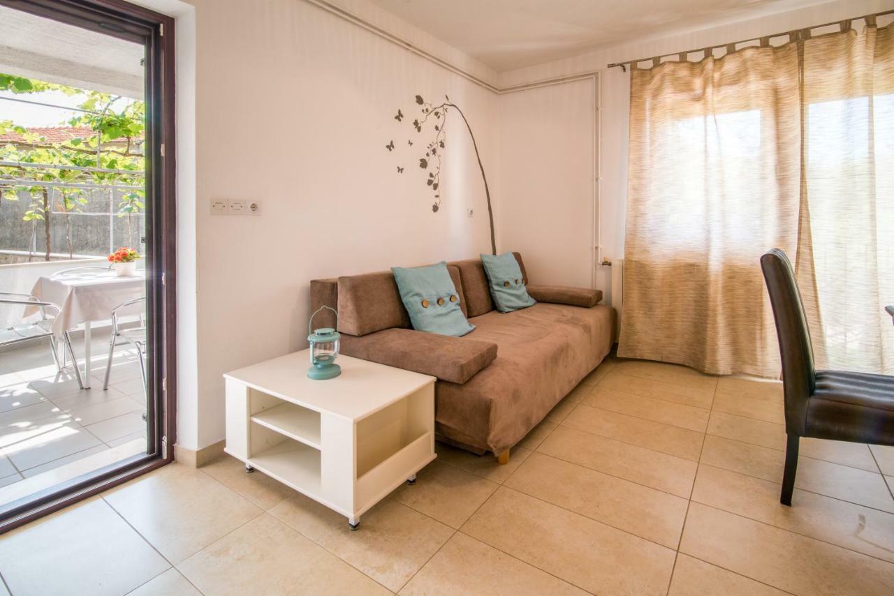 Apartments Marija & Anton Малинска Экстерьер фото