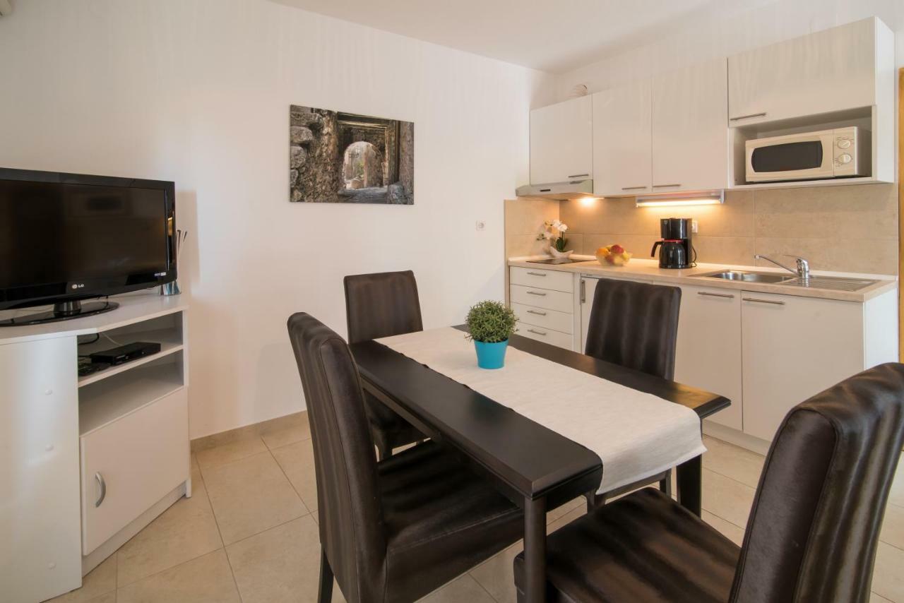 Apartments Marija & Anton Малинска Экстерьер фото