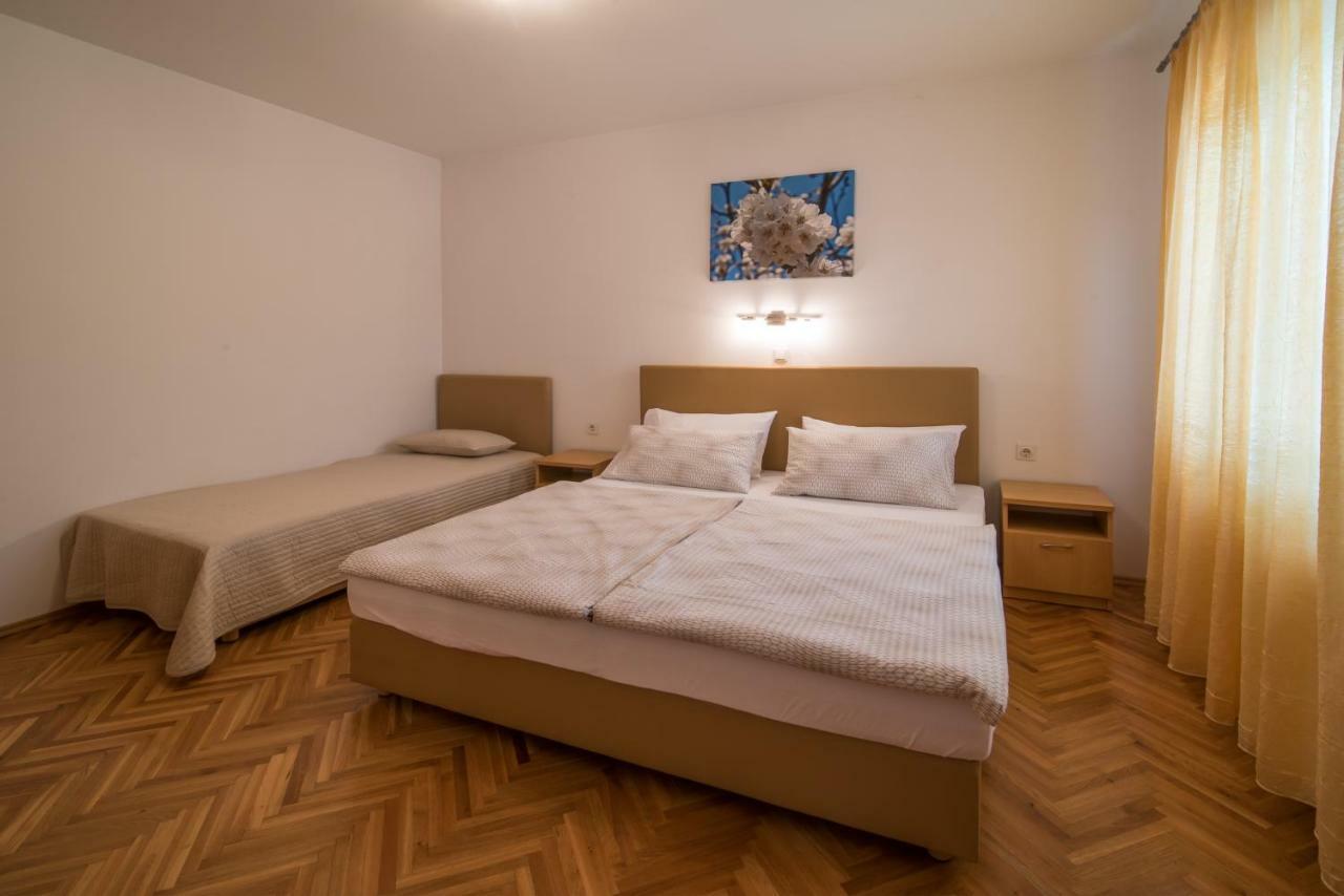 Apartments Marija & Anton Малинска Экстерьер фото